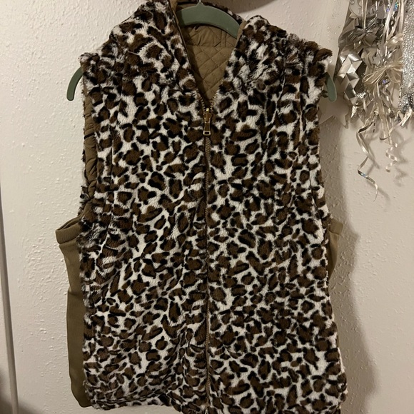 REVERSIBLE Quilted Tan Hooded Vest - Picture 6 of 14